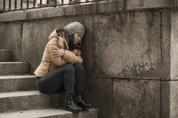 Dramático Estilo Vida Retrato Jovem Atraente Triste Deprimida Mulher Chinesa — Fotografia de Stock