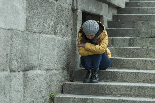 Dramático Estilo Vida Retrato Jovem Atraente Triste Deprimida Mulher Chinesa — Fotografia de Stock