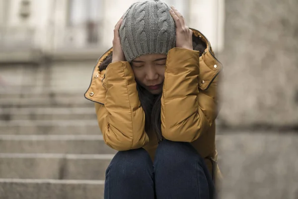 Dramático Estilo Vida Retrato Joven Atractiva Mujer Japonesa Triste Deprimida —  Fotos de Stock