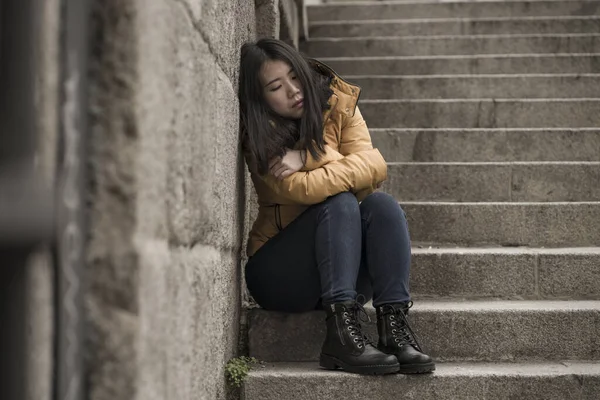 Dramático Estilo Vida Retrato Joven Atractiva Mujer Japonesa Triste Deprimida — Foto de Stock