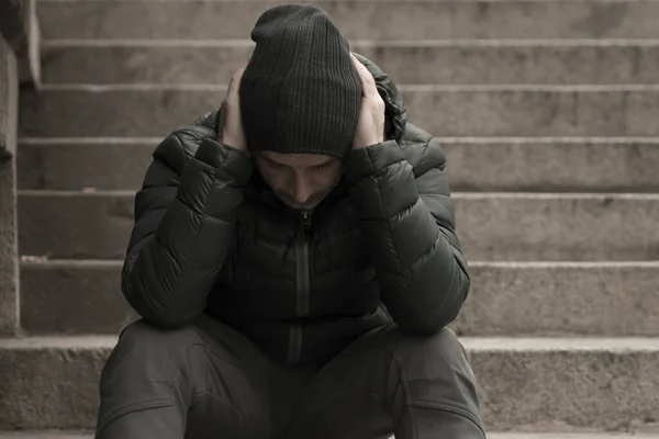 Mörka Och Vassa Urbana Porträtt Medelålders Ledsen Och Deprimerad Arbetslös — Stockfoto