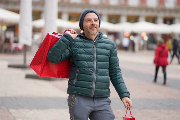 Compras Navidad Ciudad Retrato Estilo Vida Urbano Hombre Feliz Emocionado — Foto de Stock