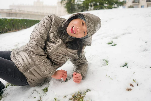 Estilo Vida Retrato Joven Mujer China Asiática Feliz Atractiva Sombrero — Foto de Stock