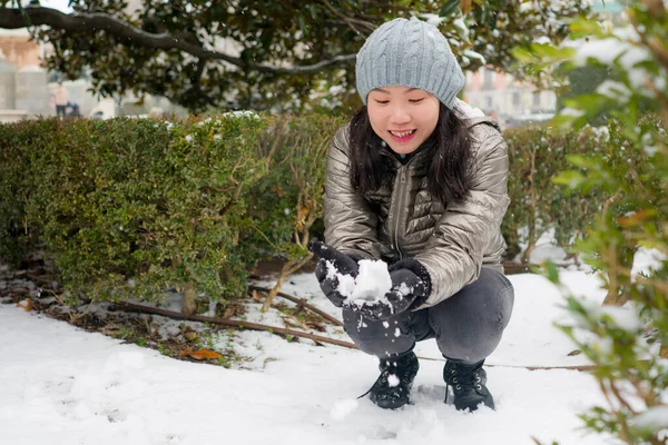 Estilo Vida Retrato Joven Mujer Japonesa Asiática Feliz Atractiva Sombrero — Foto de Stock