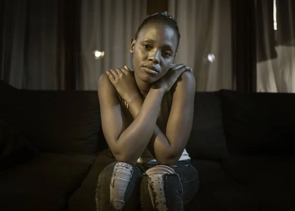 Afro Amerikanerin Leidet Nachts Unter Depressionen Junge Attraktive Traurige Und — Stockfoto