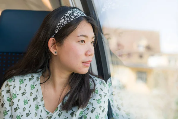 Viaje Tren Escapada Estilo Vida Retrato Joven Feliz Hermosa Mujer — Foto de Stock