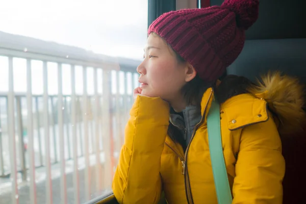 Reise Mit Dem Zug Junge Glückliche Und Schöne Asiatische Japanerin — Stockfoto