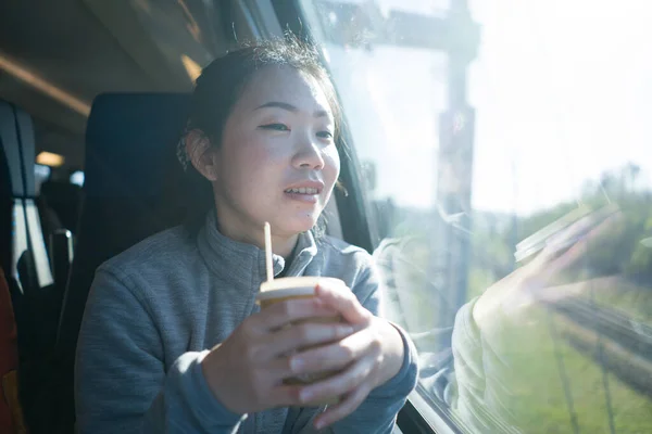 Viaje Tren Escapada Estilo Vida Retrato Joven Feliz Hermosa Mujer — Foto de Stock