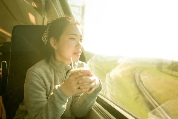 Viaje Tren Escapada Estilo Vida Retrato Joven Feliz Hermosa Mujer — Foto de Stock