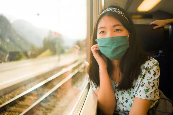 Tåg Resa Tider Covid19 Ung Glad Och Söt Asiatisk Koreansk — Stockfoto