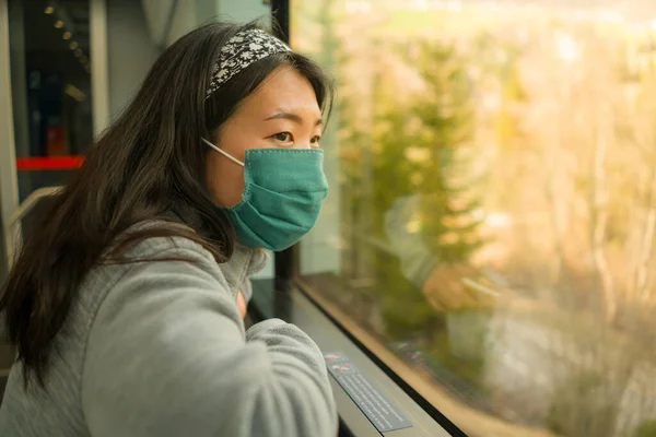 Vonat Utazás Idején Covid19 Fiatal Boldog Aranyos Ázsiai Kínai Arc — Stock Fotó