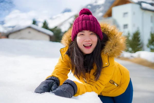 Inverno Estilo Vida Retrato Jovem Feliz Atraente Mulher Asiática Coreana — Fotografia de Stock