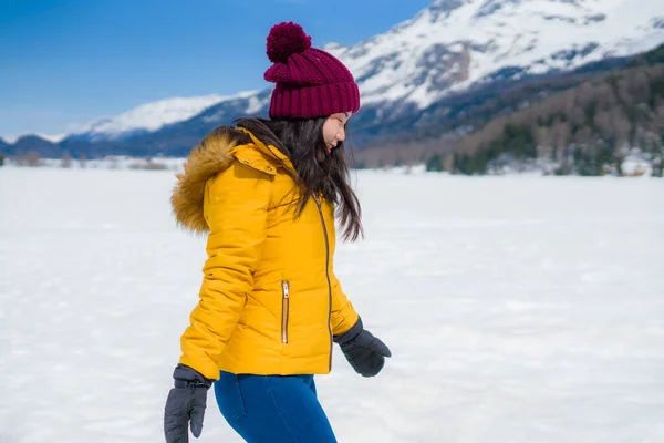 Winter Lifestyle Portret Van Jonge Gelukkige Aantrekkelijke Aziatische Japanse Vrouw — Stockfoto