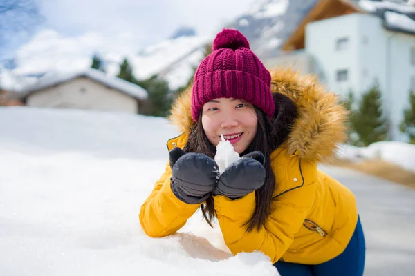 Estilo Vida Invierno Retrato Joven Mujer Japonesa Asiática Feliz Atractiva — Foto de Stock