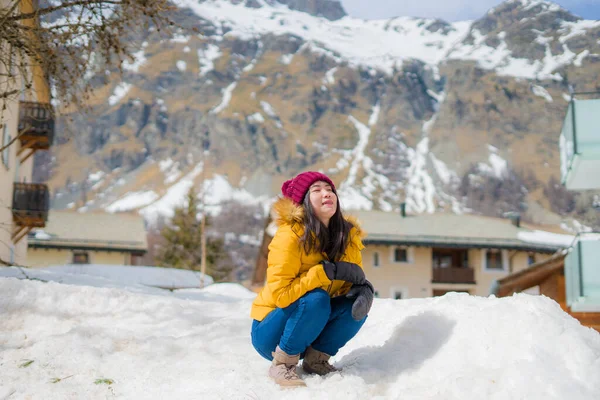 Winter Lifestyle Portret Van Jonge Gelukkige Aantrekkelijke Aziatische Japanse Vrouw — Stockfoto