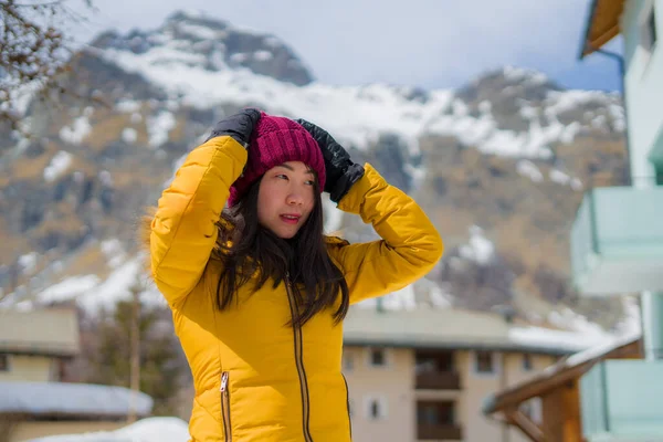 Winter Lifestyle Portret Van Jonge Gelukkige Aantrekkelijke Aziatische Japanse Vrouw — Stockfoto