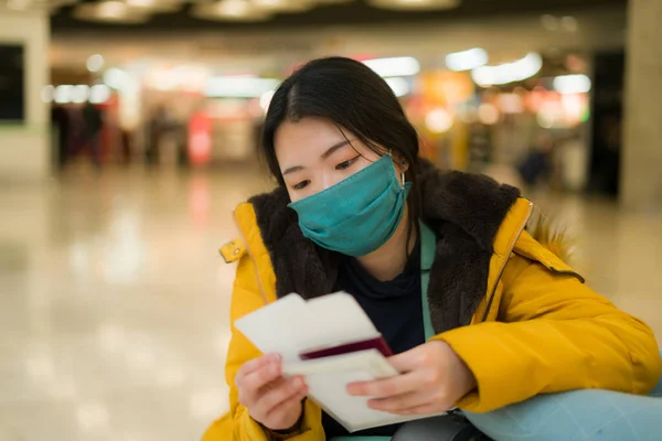 Asiatisk Kvinna Flyger Covid19 Gånger Livsstil Porträtt Unga Vackra Och — Stockfoto