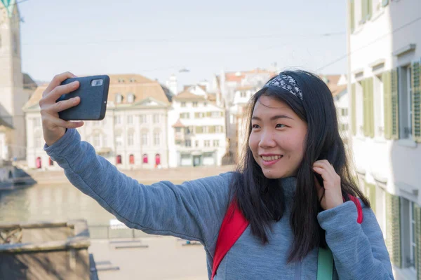 Mujer Asiática Mochilera Gira Europa Joven Chica China Feliz Bonita — Foto de Stock