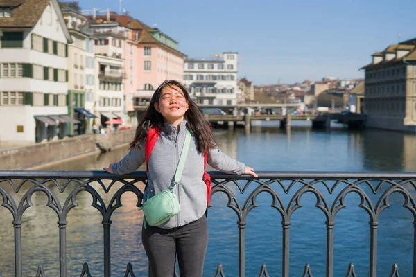 Asiático Mulher Mochileiro Turnê Europa Jovem Feliz Bonita Menina Chinesa — Fotografia de Stock