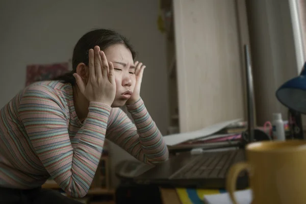 Портрет Молодого Стресса Беспокойства Азиатской Японской Женщины Работающей Дома Учащейся — стоковое фото