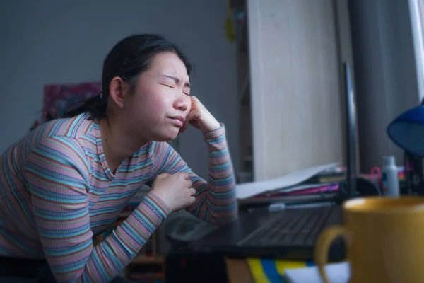 Retrato Estilo Vida Jovem Estressado Preocupado Mulher Chinesa Asiática Trabalhando — Fotografia de Stock