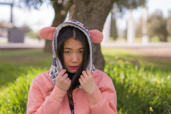 Retrato Estilo Vida Mulher Chinesa Asiática Feliz Bonita Nova Hoodie — Fotografia de Stock