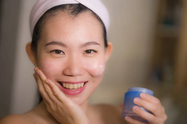 Portrait Young Happy Beautiful Asian Korean Woman Applying Facial Wrinkle — Stock Photo, Image