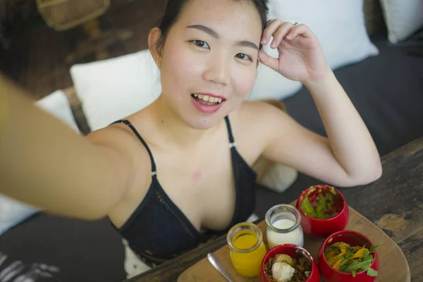 Estilo Vida Verano Retrato Joven Atractiva Feliz Mujer Coreana Asiática — Foto de Stock