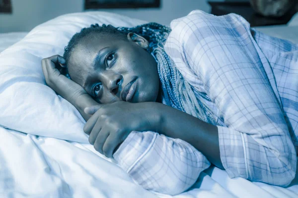 Jong Afro Amerikaans Meisje Nachts Lijden Depressie Slapeloosheid Aantrekkelijke Trieste — Stockfoto