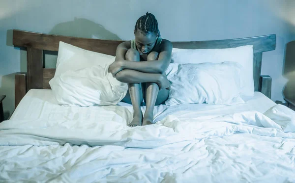 Joven Afro Americana Chica Noche Sufriendo Depresión Insomnio Atractivo Triste — Foto de Stock