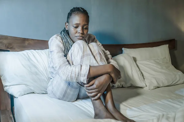 Jovem Afro Americano Menina Noite Sofrendo Depressão Insônia Atraente Triste — Fotografia de Stock