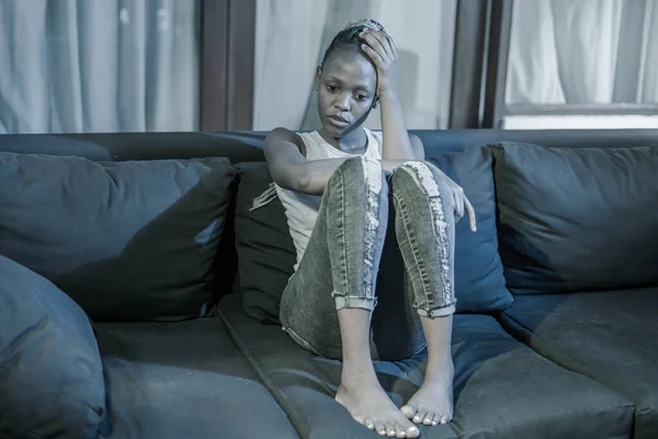 Jovem Afro Americano Menina Noite Sofrendo Problema Depressão Atraente Triste — Fotografia de Stock