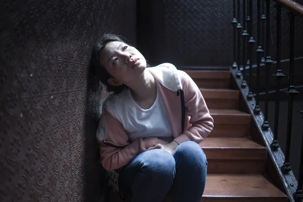 Jovem Bela Mulher Asiática Dor Sofrendo Depressão Dramático Dentro Casa — Fotografia de Stock