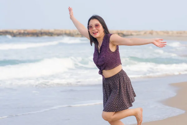 Feriados Estilo Vida Retrato Jovem Feliz Atraente Mulher Chinesa Asiática — Fotografia de Stock