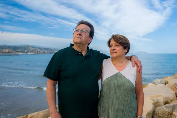 Estilo Vida Retrato Amar Pareja Madura Feliz Dulce Jubilados Mayores — Foto de Stock