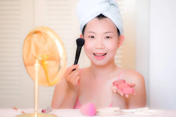 Jeune Femme Asiatique Appliquant Maquillage Belle Attrayante Fille Coréenne Avec — Photo