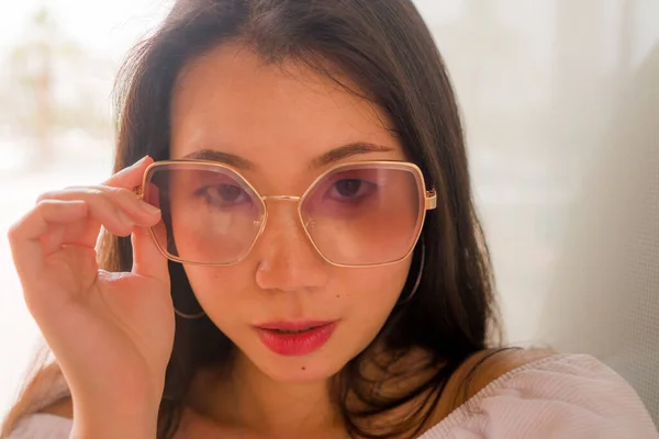 Alto Chave Retrato Jovem Bela Atraente Asiático Coreano Mulher Vestindo — Fotografia de Stock