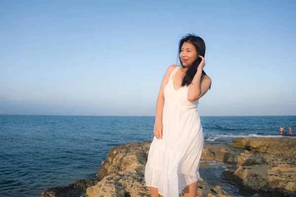 Férias Estilo Vida Retrato Jovem Mulher Asiática Beira Mar Menina — Fotografia de Stock