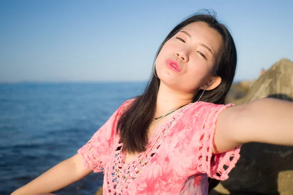 Young Happy Beautiful Asian Woman Taking Selfie Mobile Phone Sea — Stock Photo, Image