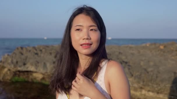 Summer Lifestyle Portrait Young Beautiful Happy Asian Woman Beach Attractive — Vídeo de Stock