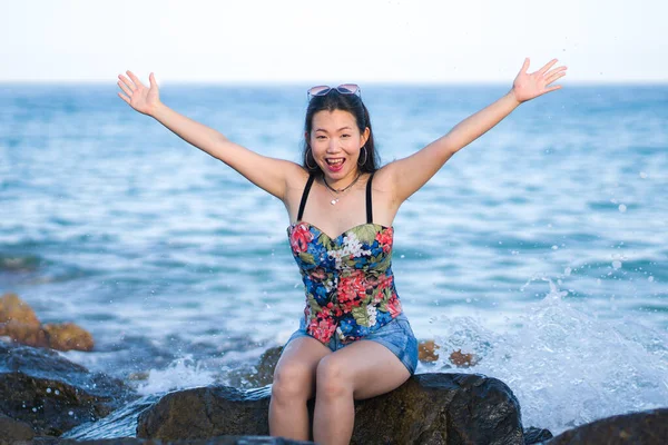 Young Happy Beautiful Asian Woman Sea Attractive Korean Girl Cheerful — Fotografia de Stock