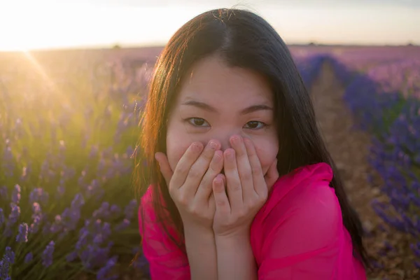 Jovem Feliz Bonita Mulher Coreana Asiática Vestido Verão Desfrutando Livre — Fotografia de Stock