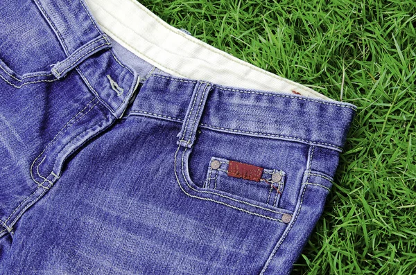 Jeans gazon. — Stockfoto