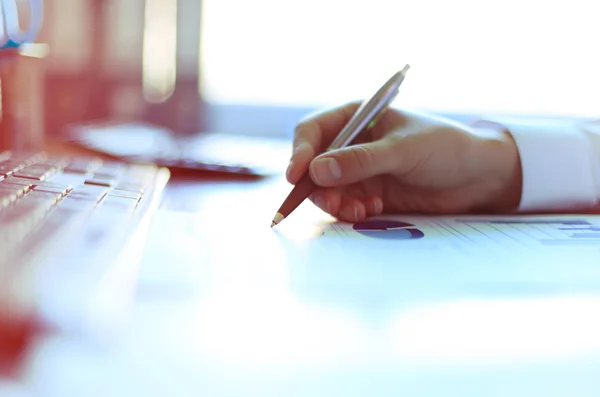 grafikler ve işkadını tarafından analiz