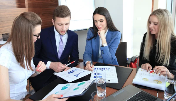 Startup business team on meeting in modern bright office interior brainstorming — Stock Photo, Image