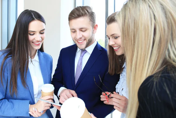 Gruppo di persone buisness che lavorano su tablet — Foto Stock