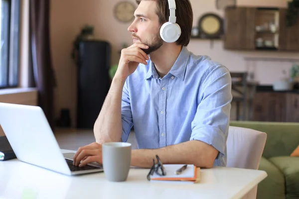 Happy Young Man Earphones Working Laptop Home Self Isolation — Stock Photo, Image