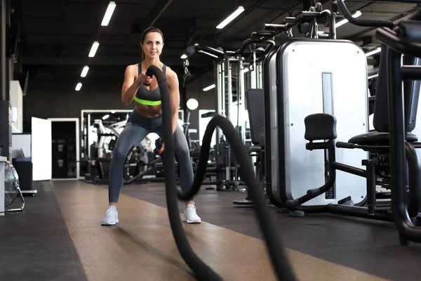 Fit Woman Using Battle Ropes Strength Training Gym — Stock Photo, Image