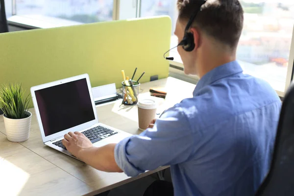 Geschäftsleute Sprechen Während Der Selbstisolierung Und Quarantäne Videotelefonat Mit Kollegen — Stockfoto