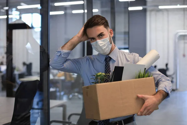 Empleado Despedido Coronavirus Epidémico Trabajador Despedido Que Sale Oficina Con — Foto de Stock